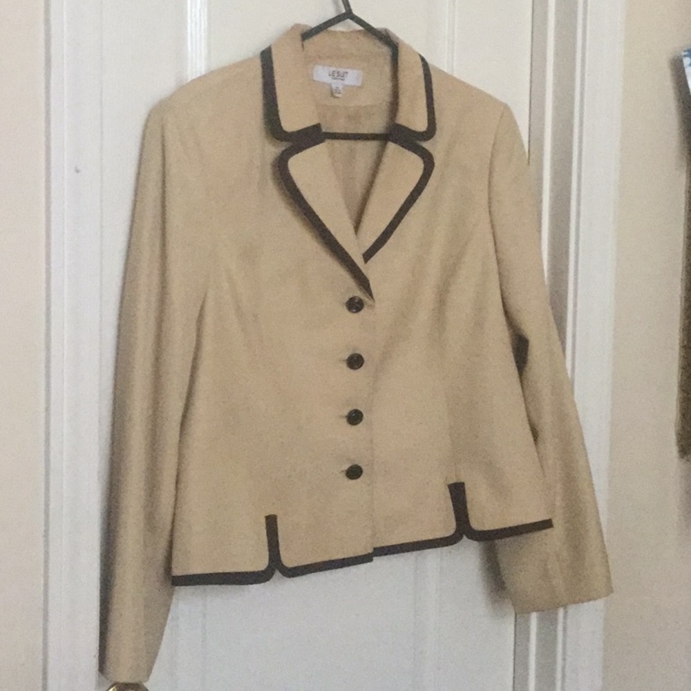 Le Suit Essentials